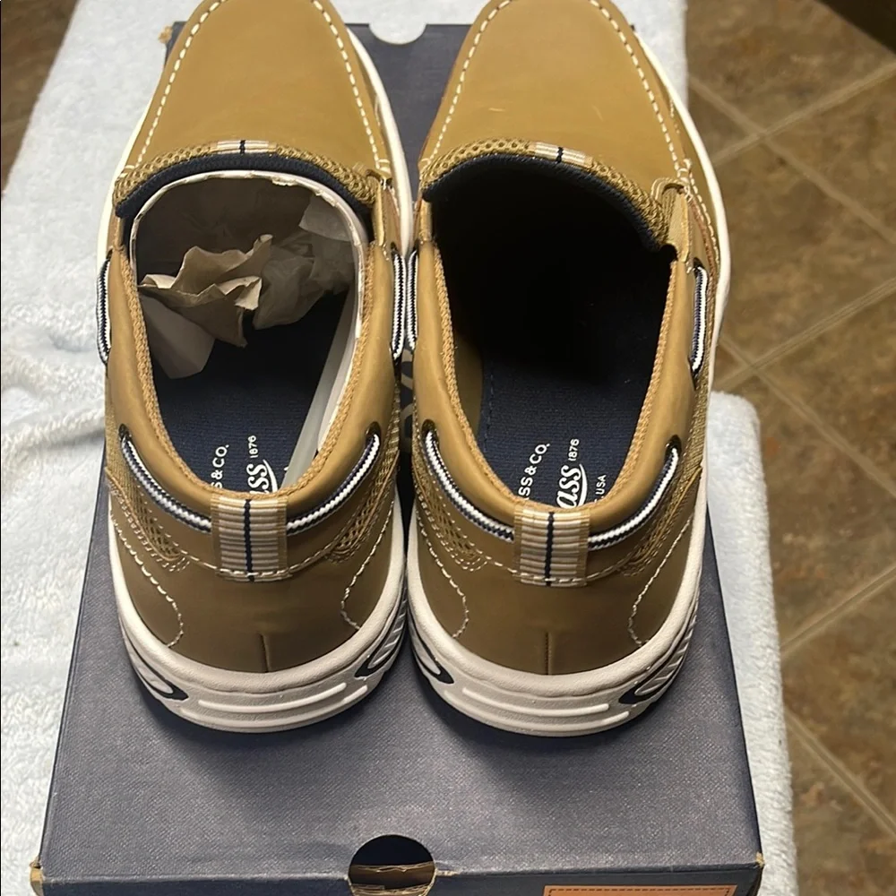 G.H. Bass & Co. Brown and White Boat Shoes with Moccasin Toe - Picture 3 of 10
